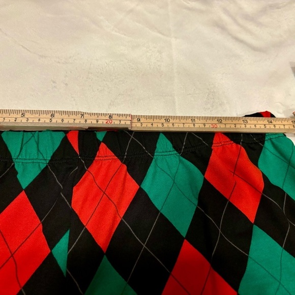 Vibrant Red and Green Argyle Leggings for Festive Comfort - Picture 2 of 5